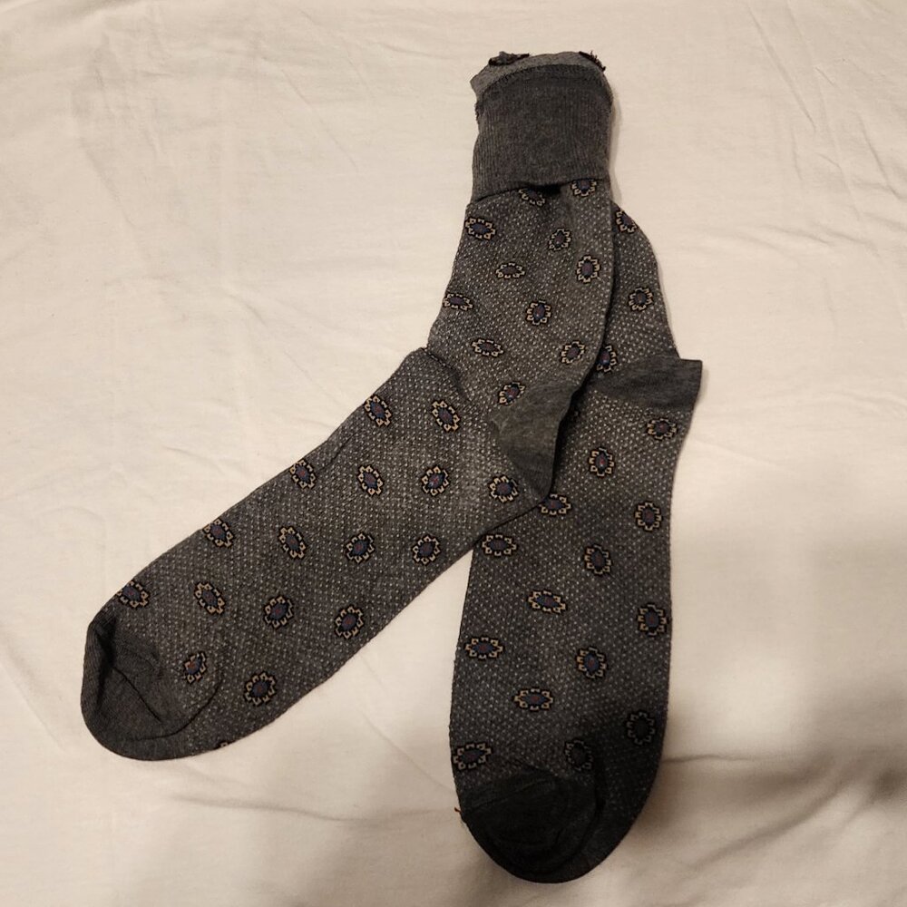 NWOT  Synergy Gray Patterned Dress Socks – Men’s Size (Unknown) – Lightweight